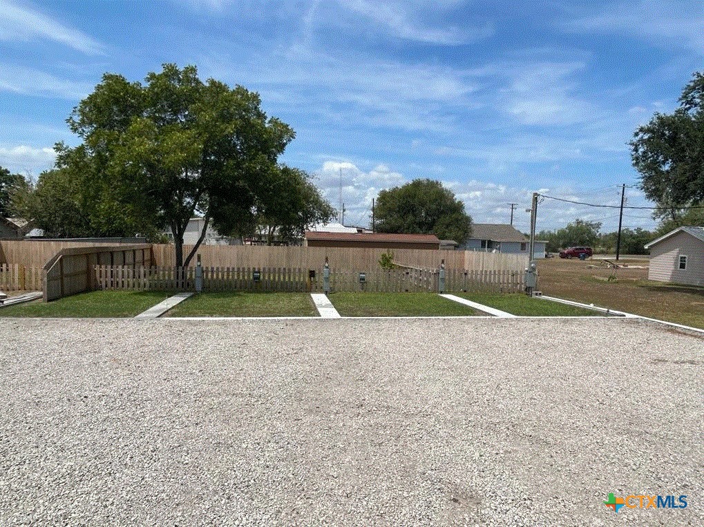 507 East Plasuela Street Refugio, TX 78377 - Photo 2 of 18 a view of a basketball court