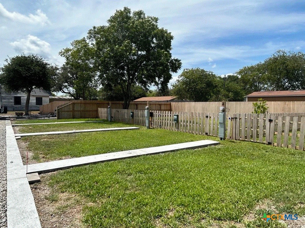 507 East Plasuela Street Refugio, TX 78377 - Photo 4 of 18 a view of a park with a big yard