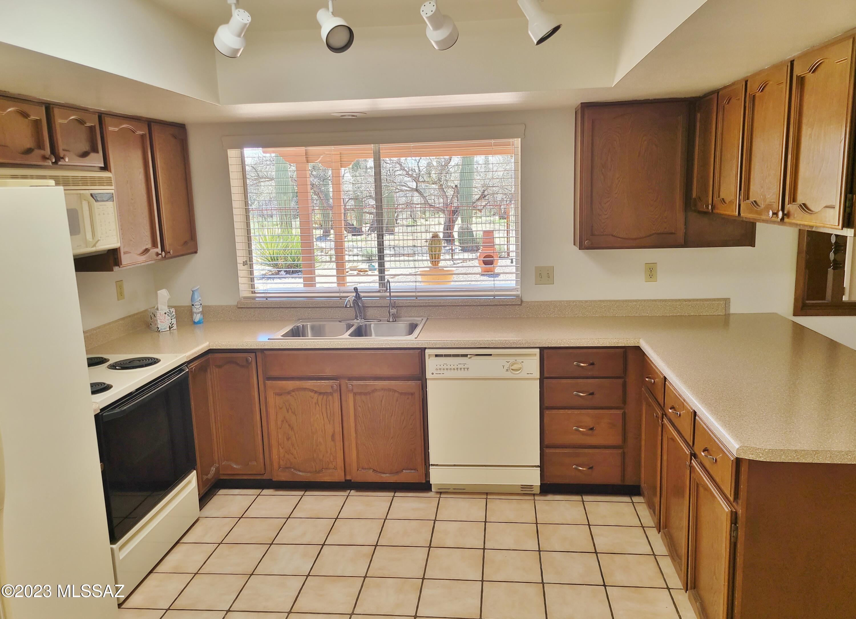 11364 East Prince Road Tucson, AZ 85749 - Photo 7 of 30 Gallery Image 7