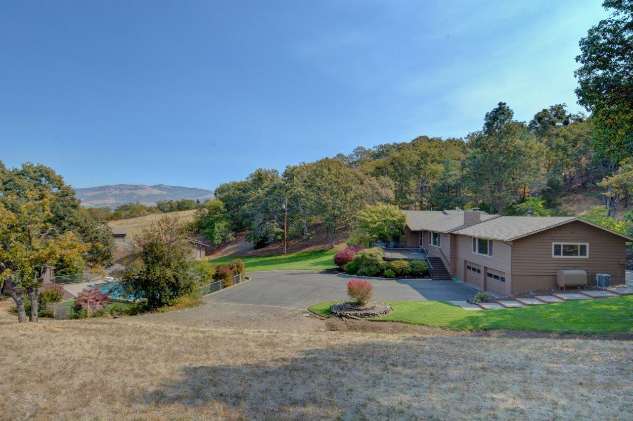 4340 Independence School Road Medford, OR 97501 - Photo 3 of 35 Additional Photo