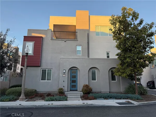 $5,380 | 165 Tenor, Irvine, CA 92618