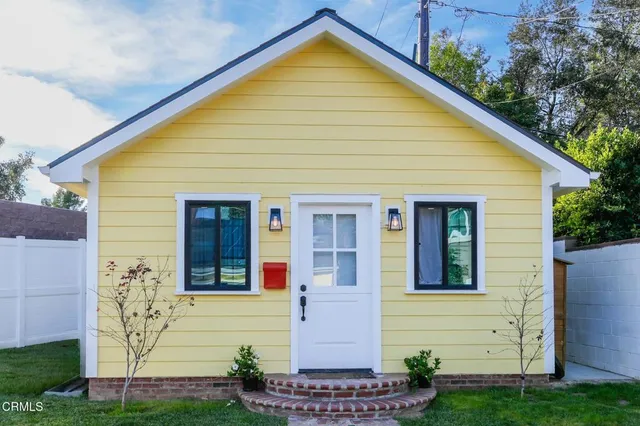 $12,000 | 4703 Oakwood Avenue, La Canada Flintridge, CA 91011