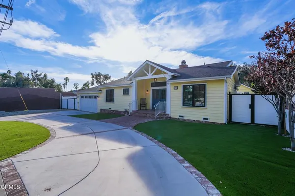 a view of house with a yard