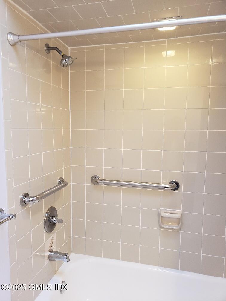 144 Pine Street, Unit C Greenwich, CT 06830 - Photo 12 of 16 Bath 2nd Floor