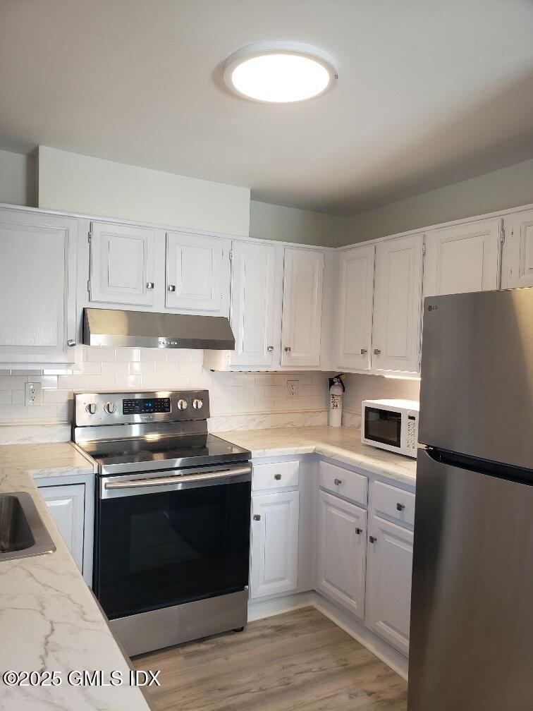 144 Pine Street, Unit C Greenwich, CT 06830 - Photo 4 of 16 Kitchen