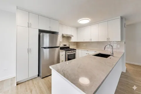 $299,000 | 958 Inverrary Lane, Unit 958, Deerfield, IL 60015
