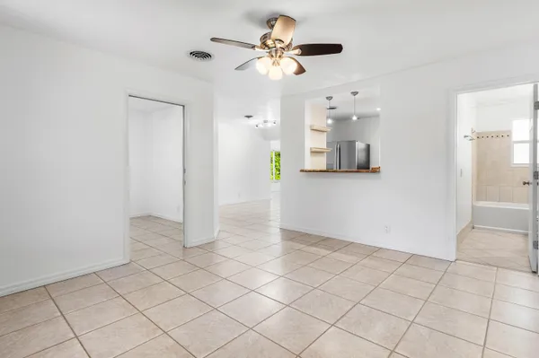 $3,800 | 2100 Northeast 4th Avenue, Boca Raton, FL 33431
