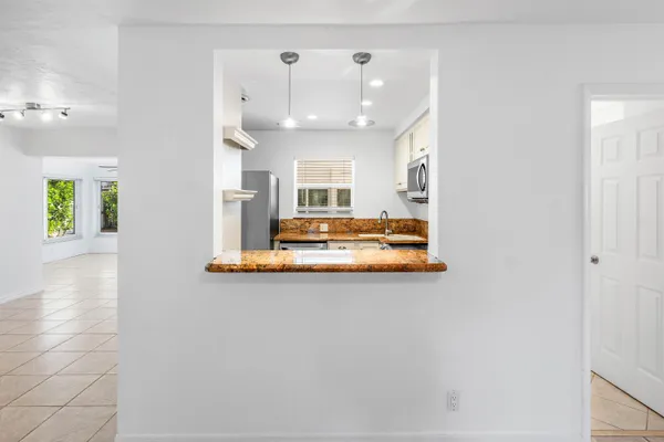 $3,800 | 2100 Northeast 4th Avenue, Boca Raton, FL 33431