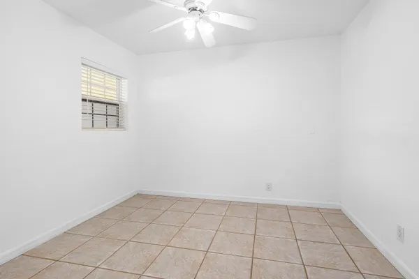 $3,800 | 2100 Northeast 4th Avenue, Boca Raton, FL 33431