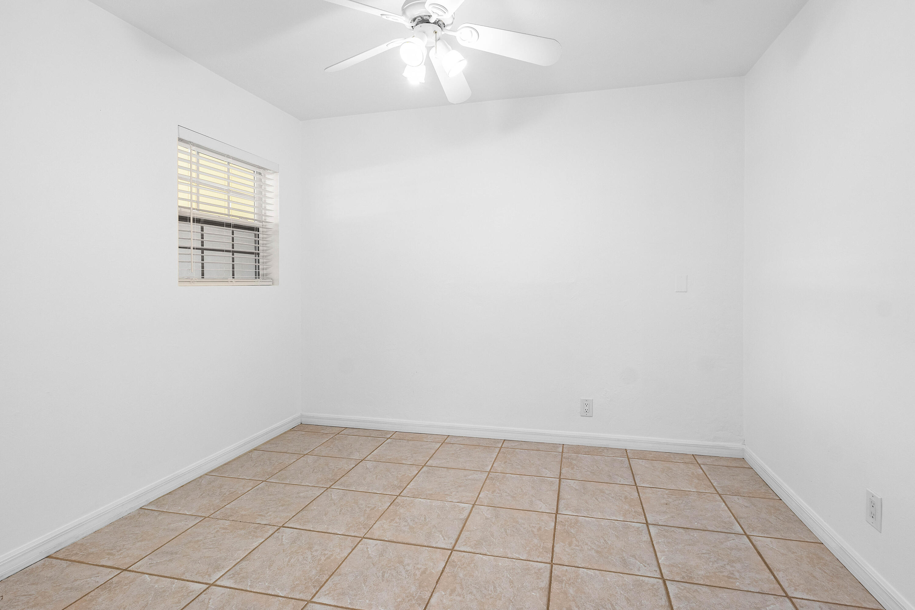 2100 Northeast 4th Avenue Boca Raton, FL 33431 - Photo 15 of 30 017-2100Northeast4thAvenue-BocaRaton-FL-