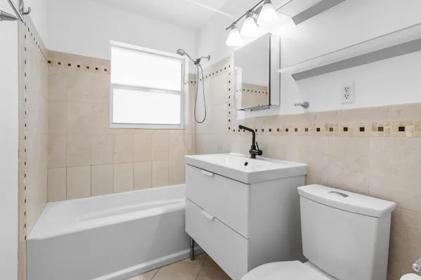 $3,800 | 2100 Northeast 4th Avenue, Boca Raton, FL 33431