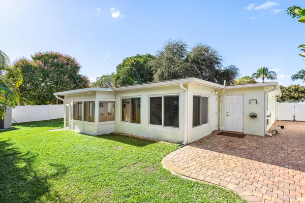 $3,800 | 2100 Northeast 4th Avenue, Boca Raton, FL 33431