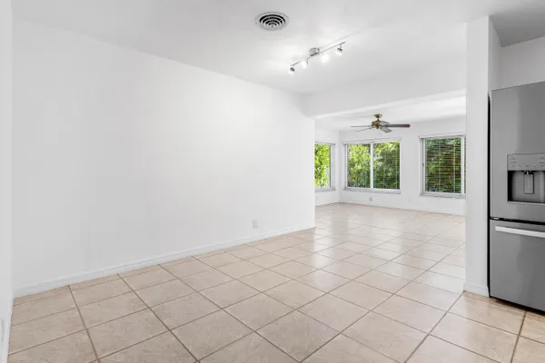 $3,800 | 2100 Northeast 4th Avenue, Boca Raton, FL 33431