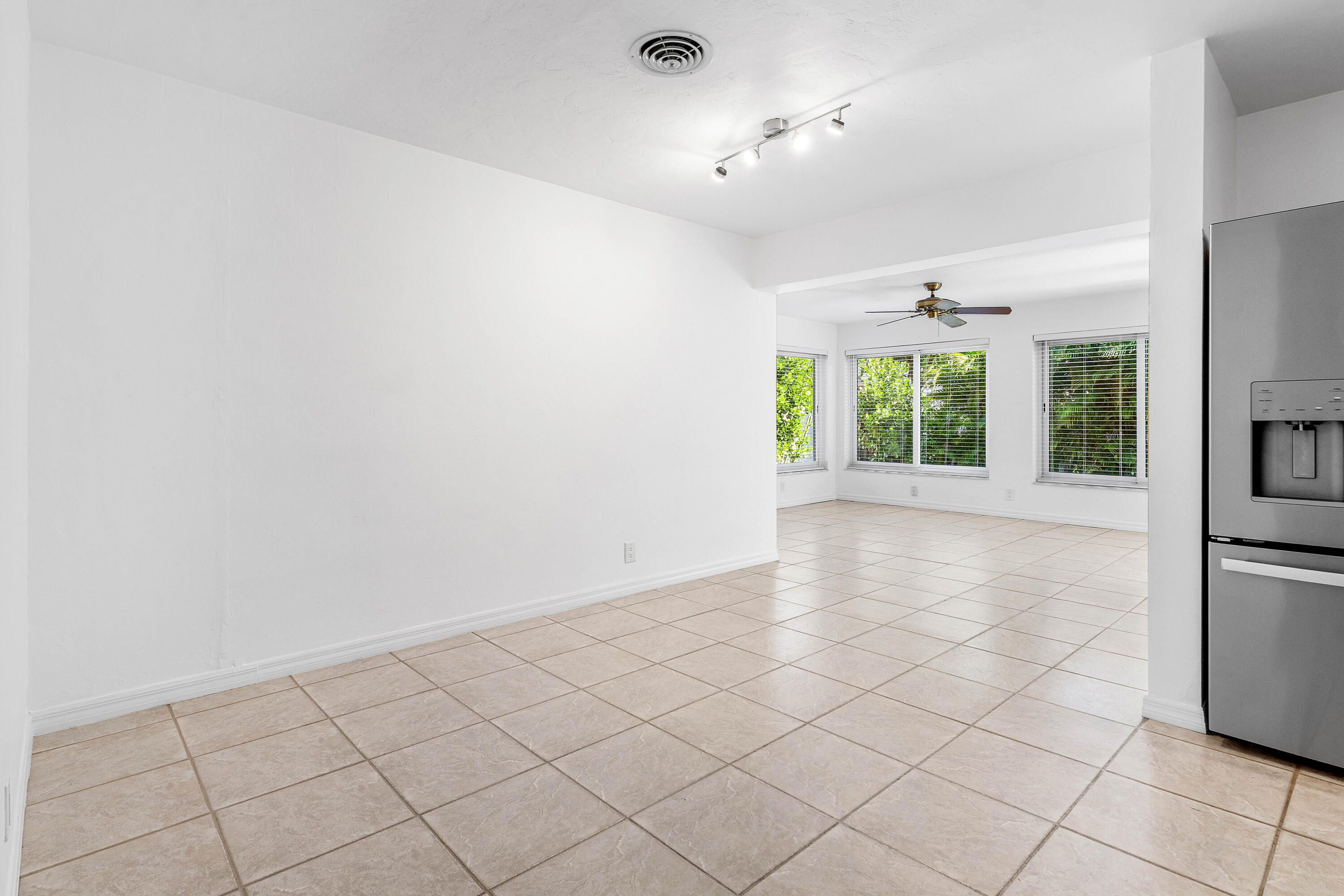 2100 Northeast 4th Avenue Boca Raton, FL 33431 - Photo 4 of 30 006-2100Northeast4thAvenue-BocaRaton-FL-