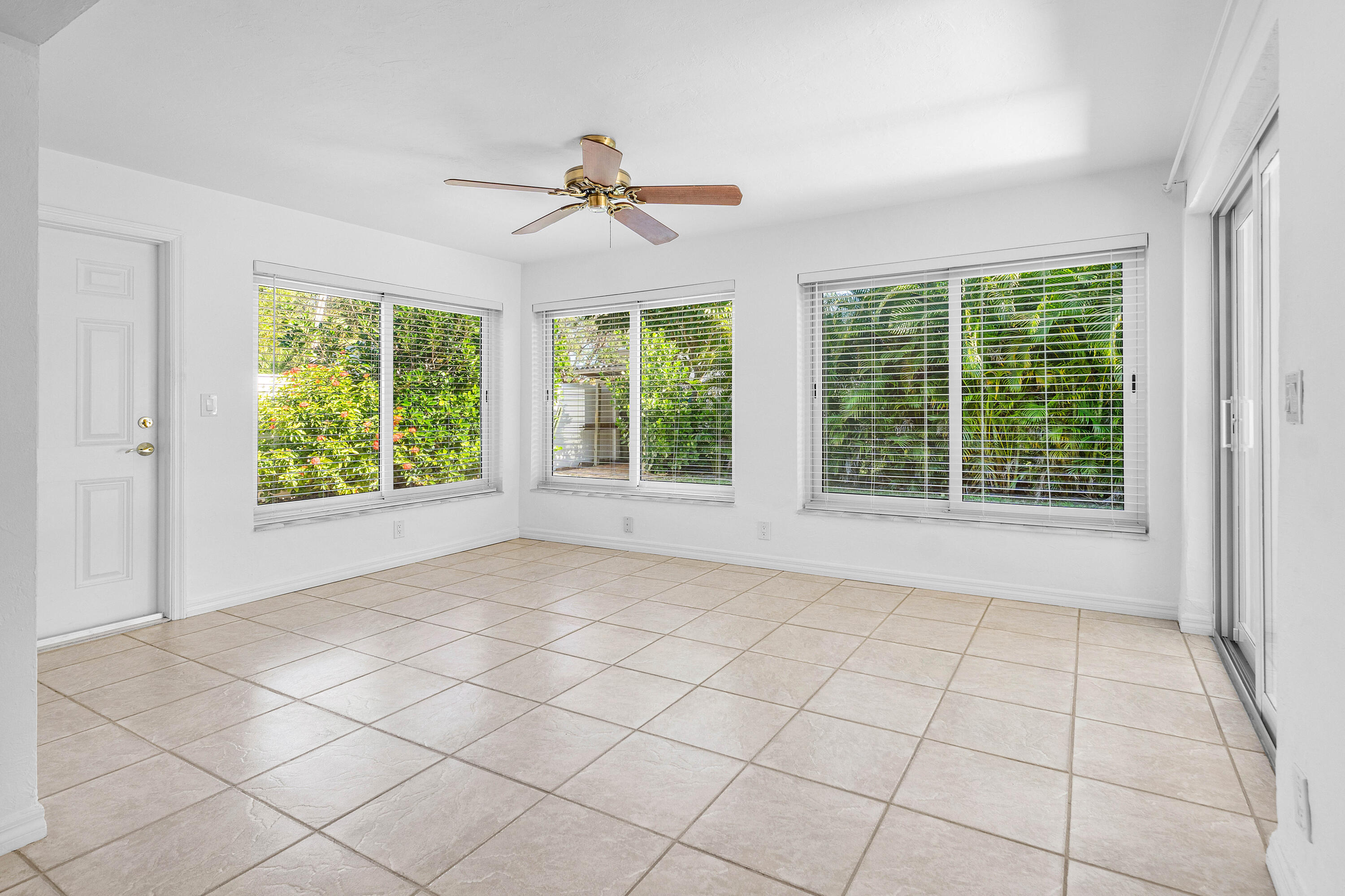 2100 Northeast 4th Avenue Boca Raton, FL 33431 - Photo 5 of 30 007-2100Northeast4thAvenue-BocaRaton-FL-