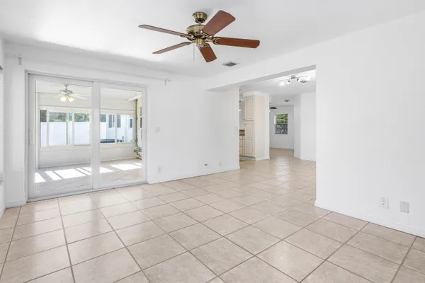 $3,800 | 2100 Northeast 4th Avenue, Boca Raton, FL 33431
