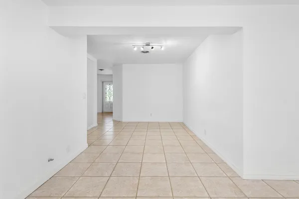 $3,800 | 2100 Northeast 4th Avenue, Boca Raton, FL 33431