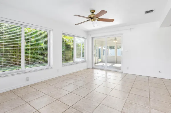 $3,800 | 2100 Northeast 4th Avenue, Boca Raton, FL 33431
