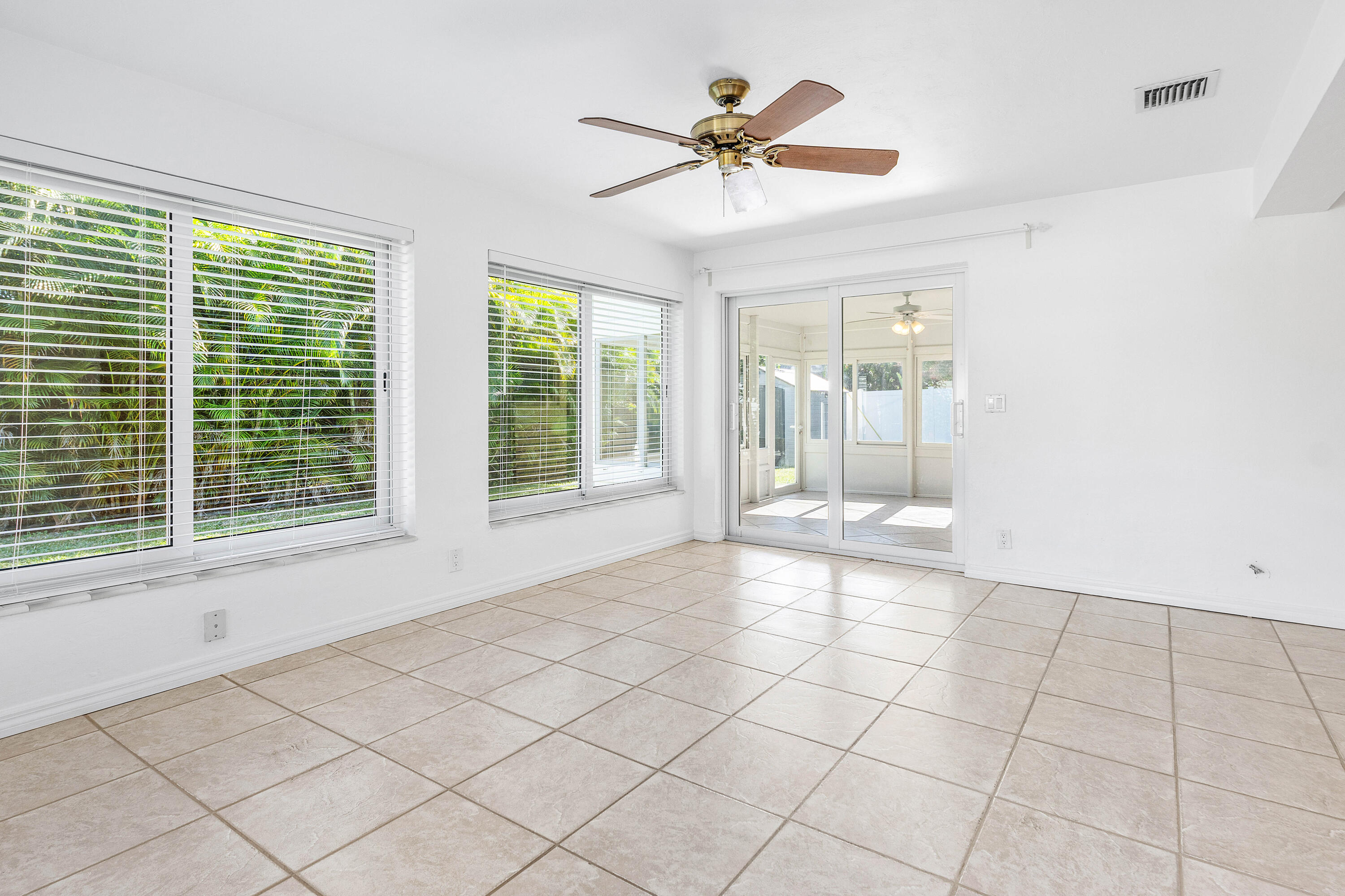 2100 Northeast 4th Avenue Boca Raton, FL 33431 - Photo 8 of 30 010-2100Northeast4thAvenue-BocaRaton-FL-