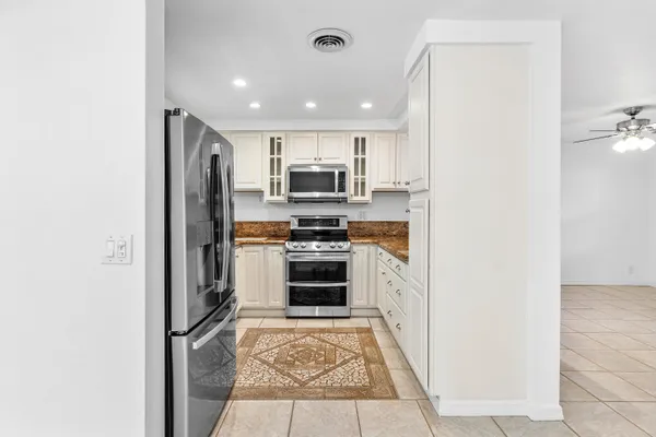 $3,800 | 2100 Northeast 4th Avenue, Boca Raton, FL 33431