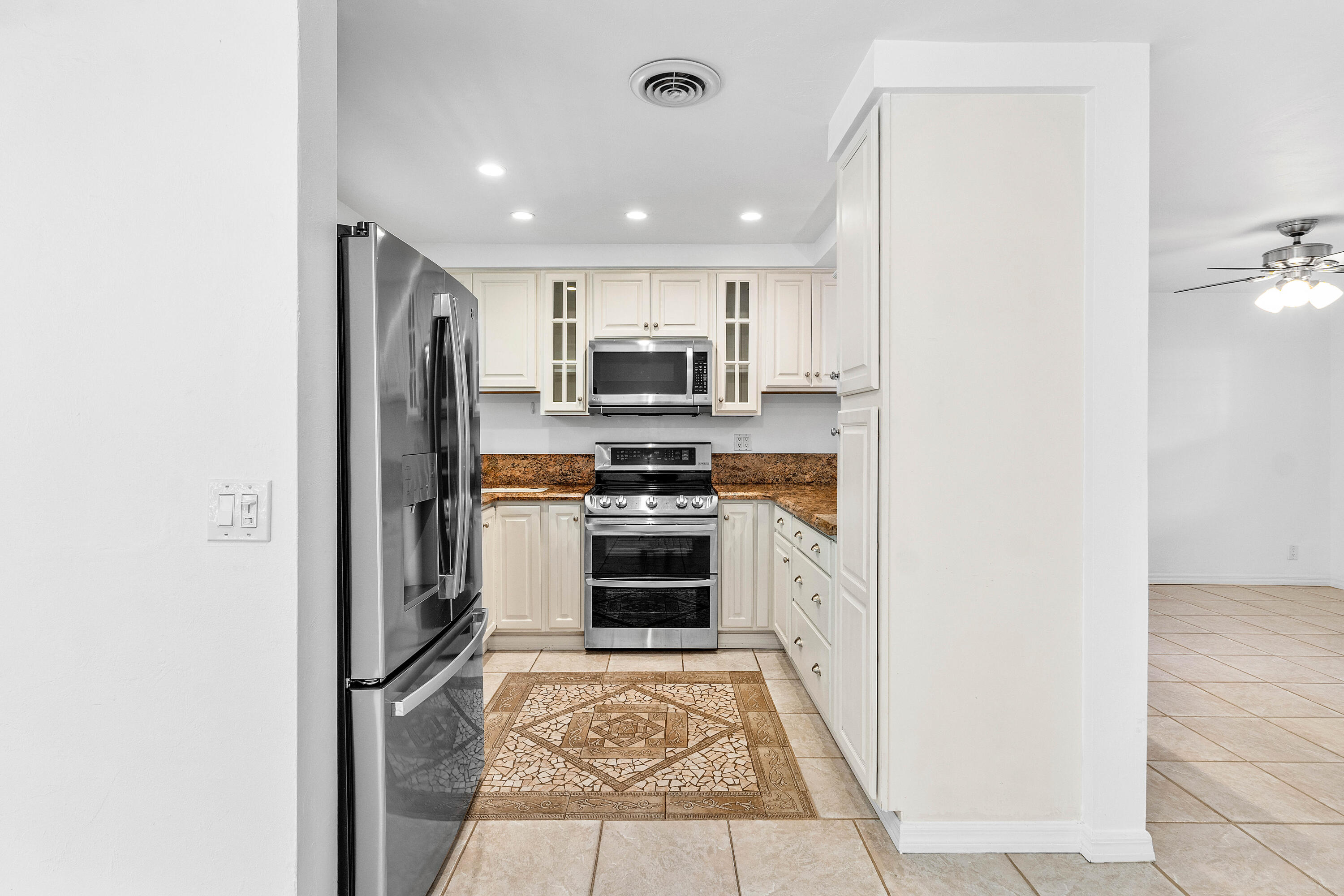 2100 Northeast 4th Avenue Boca Raton, FL 33431 - Photo 9 of 30 011-2100Northeast4thAvenue-BocaRaton-FL-