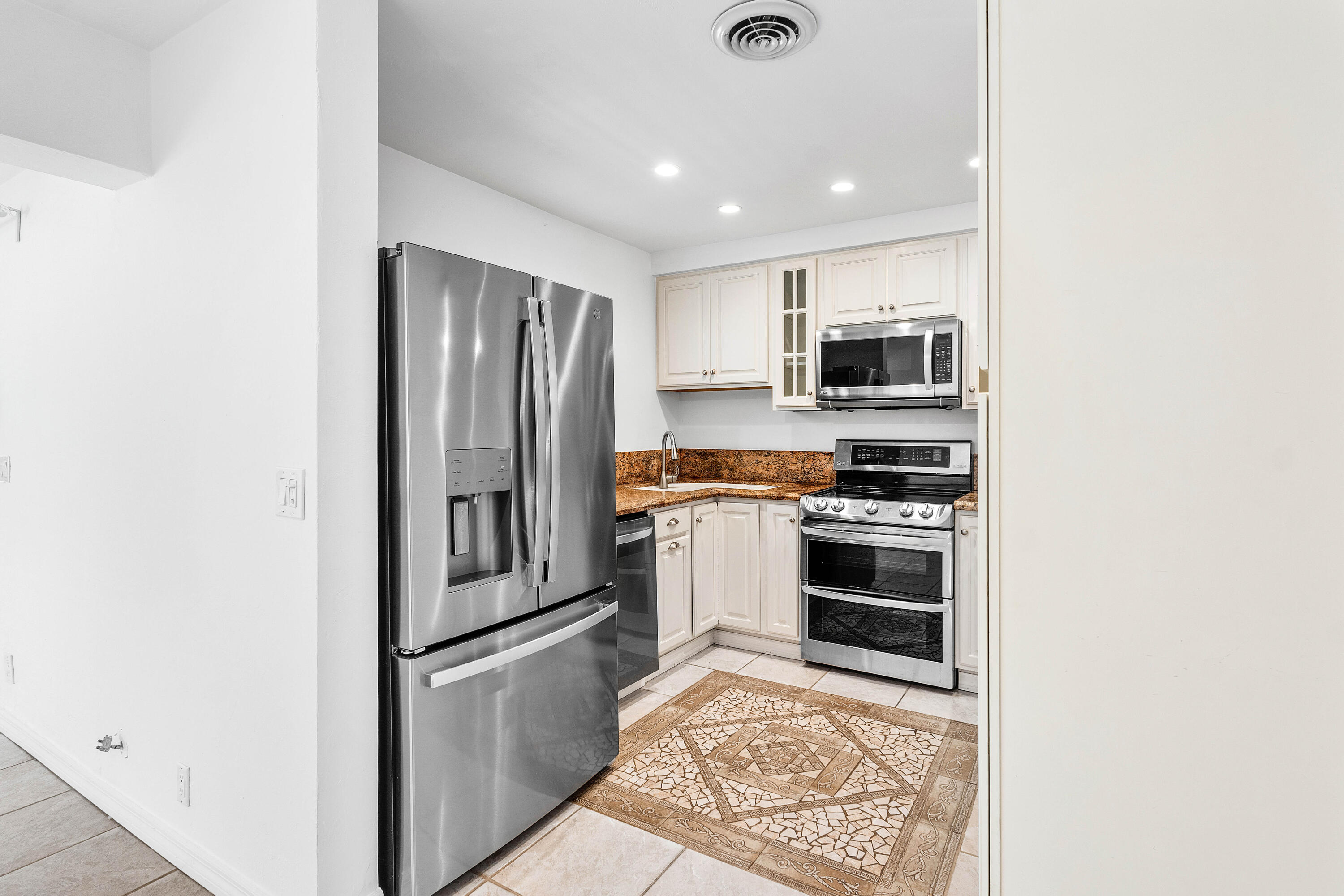 2100 Northeast 4th Avenue Boca Raton, FL 33431 - Photo 10 of 30 012-2100Northeast4thAvenue-BocaRaton-FL-