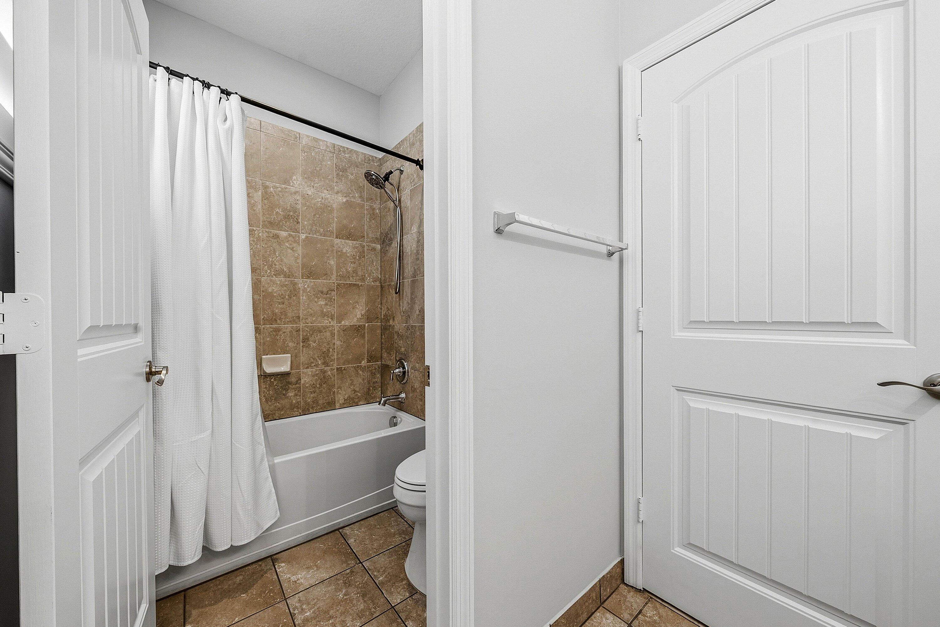 409 Francesca Ridge Road Boynton Beach, FL 33435 - Photo 26 of 41 Bathroom
