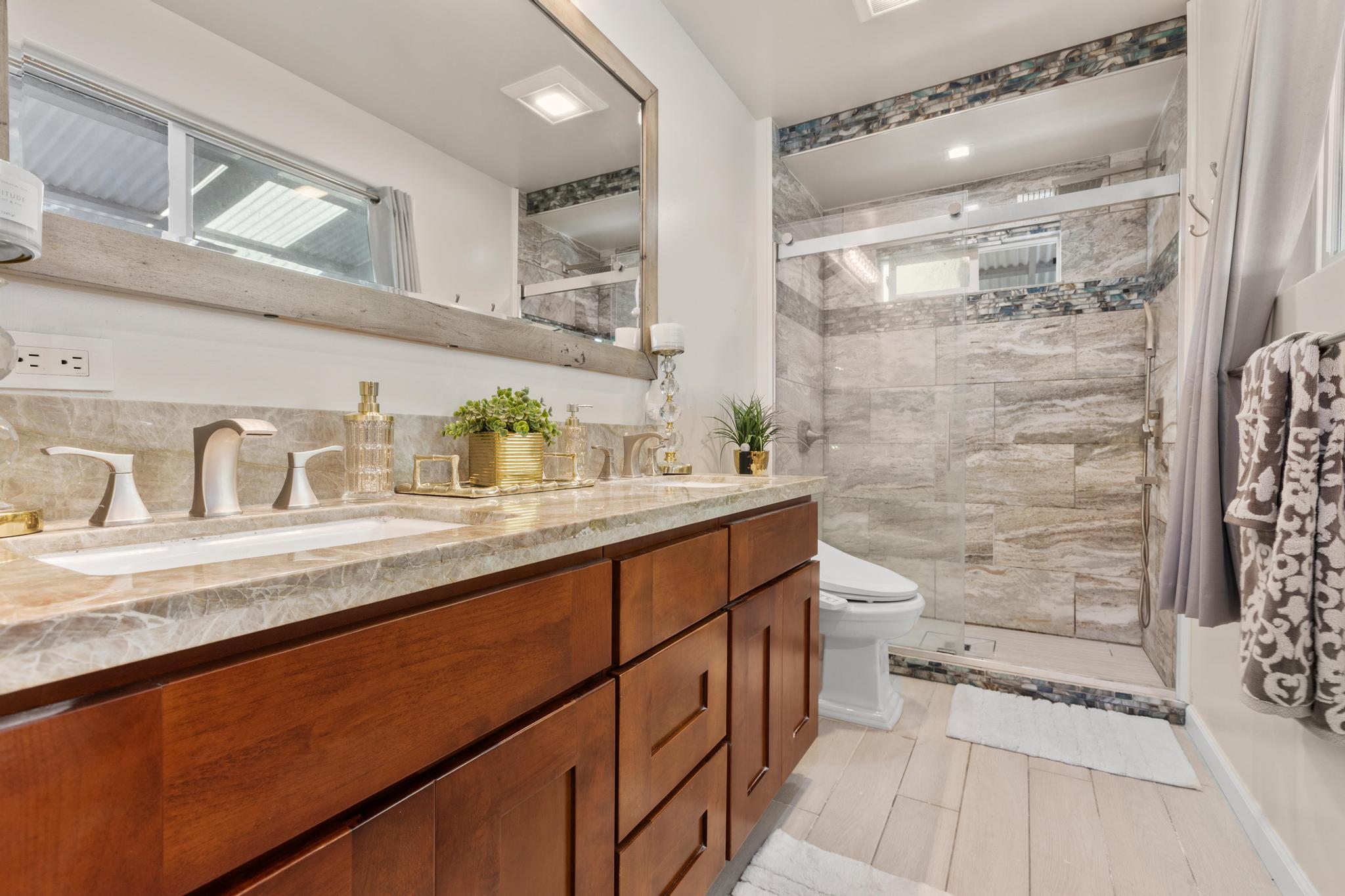 18-4565 Makaala Rd Mountain View Mountain View, HI 96771 - Photo 14 of 25 a bathroom with a granite countertop sink a toilet a mirror and shower