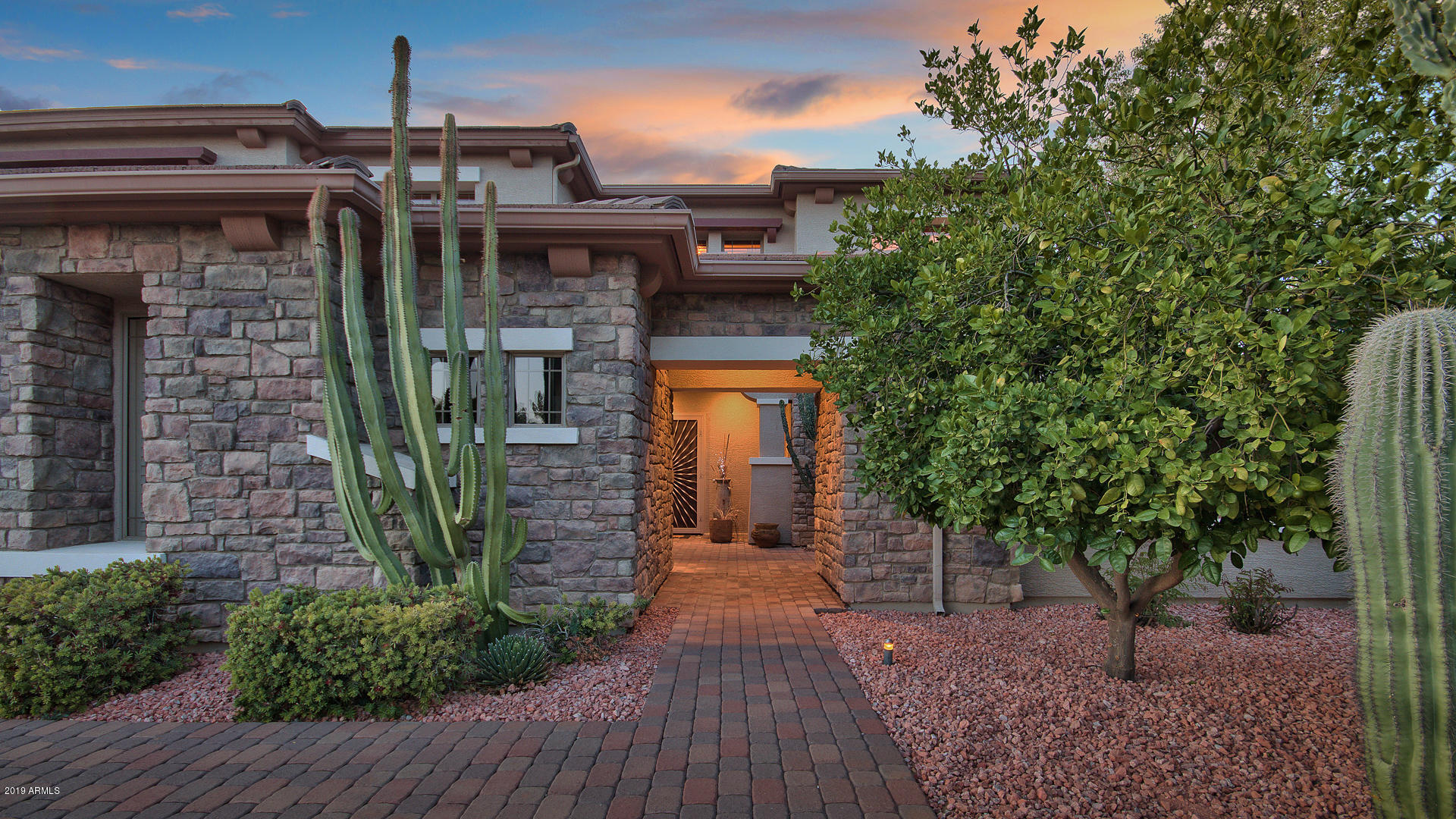 528 East Joseph Way Gilbert, AZ 85295 - Photo 4 of 72 04