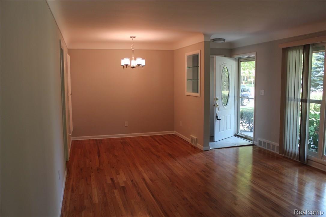 28165 Thorny Brae Road Farmington, MI 48331 - Photo 5 of 13 Dining Room.JPG