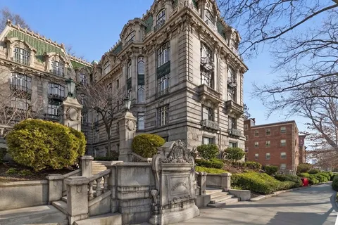 a view of building with yard