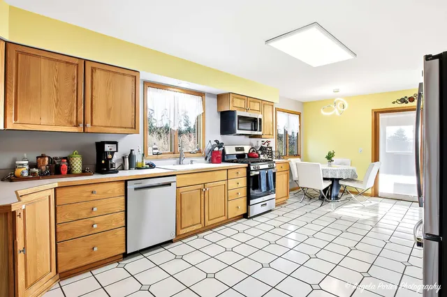 $374,500 | 23209 Cals Court, Harvard, IL 60033