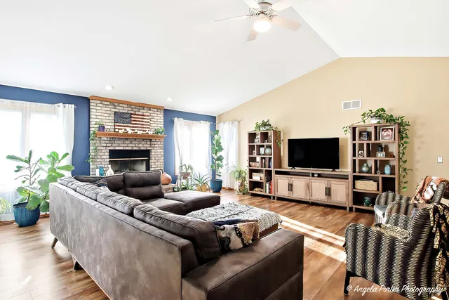 $374,500 | 23209 Cals Court, Harvard, IL 60033