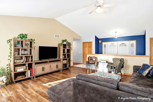 $374,500 | 23209 Cals Court, Harvard, IL 60033