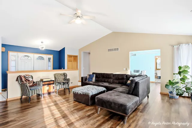 $374,500 | 23209 Cals Court, Harvard, IL 60033