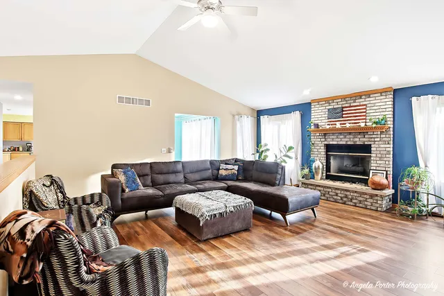 $374,500 | 23209 Cals Court, Harvard, IL 60033