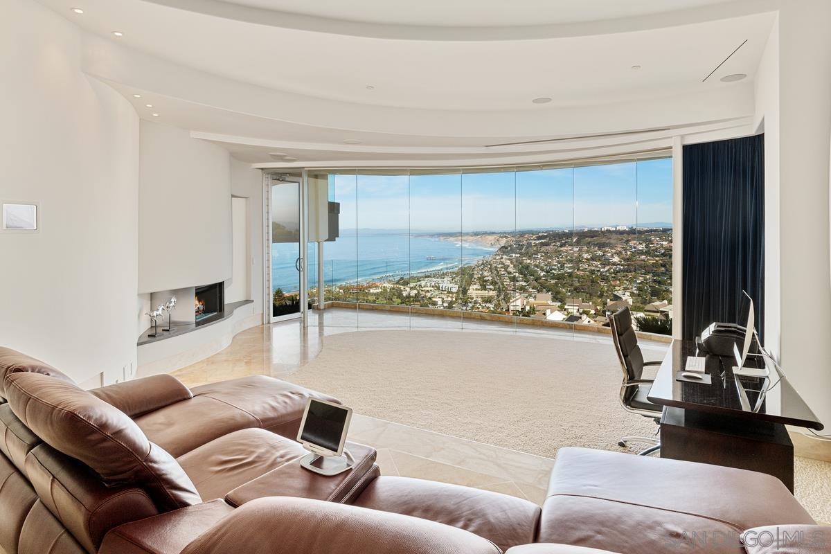 7455 Hillside Drive La Jolla, CA 92037 - Photo 17 of 33 a living room with furniture