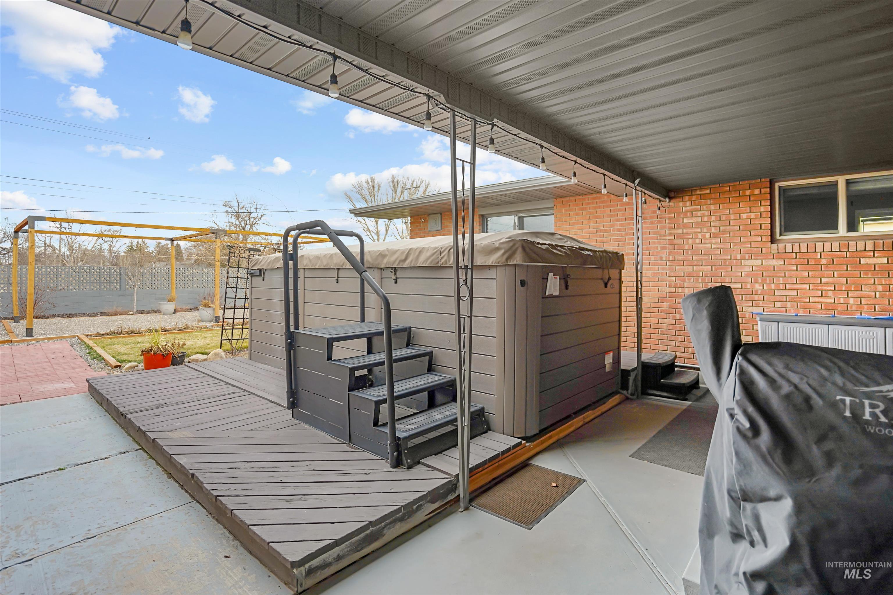 206 Pleasant Way Rupert, ID 83350 - Photo 29 of 33 View of patio featuring a hot tub