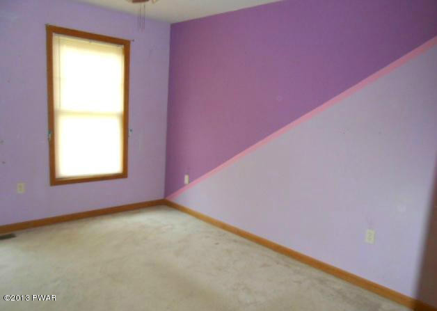 2140 Fox Road Bushkill, PA 18324 - Photo 2 of 10 Gallery Image 2