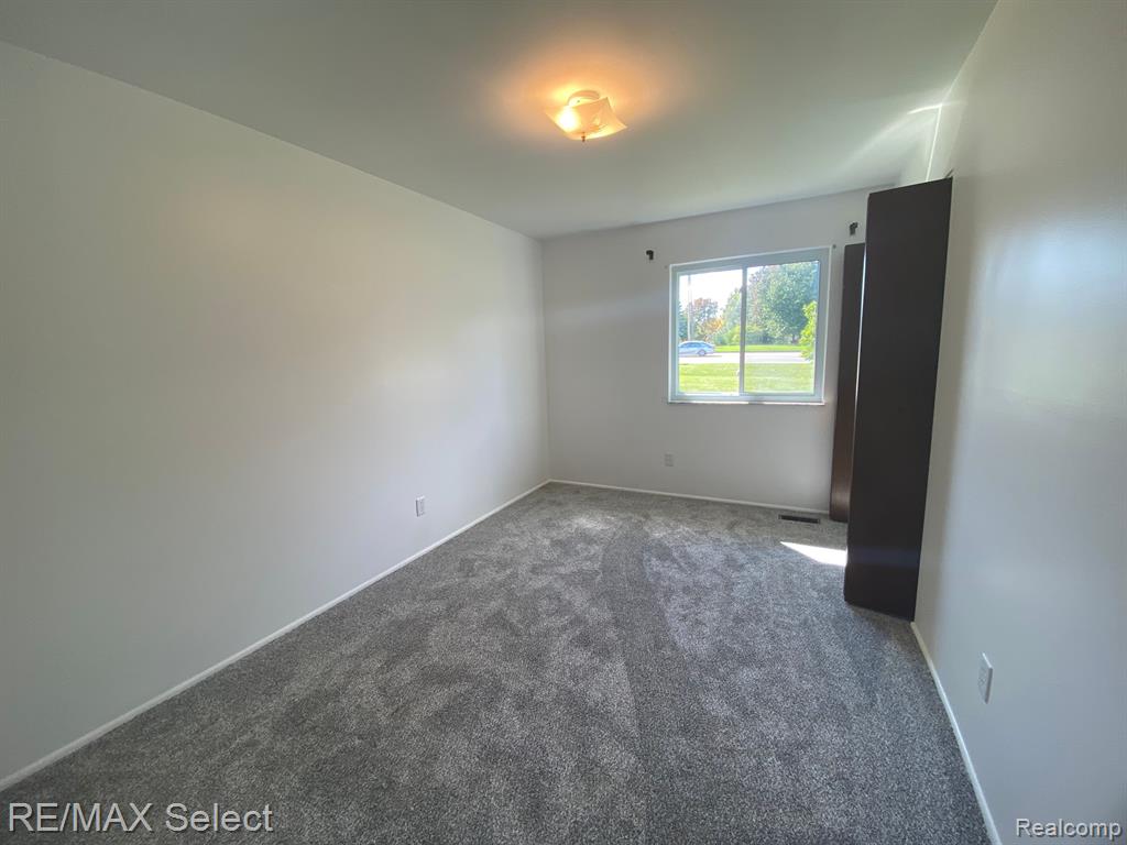 4096 Beecher Road Flint, MI 48532 - Photo 5 of 22
