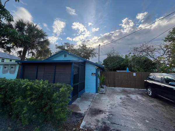 $1,900 | 311 South K Street, Unit 2, Lake Worth Beach, FL 33460