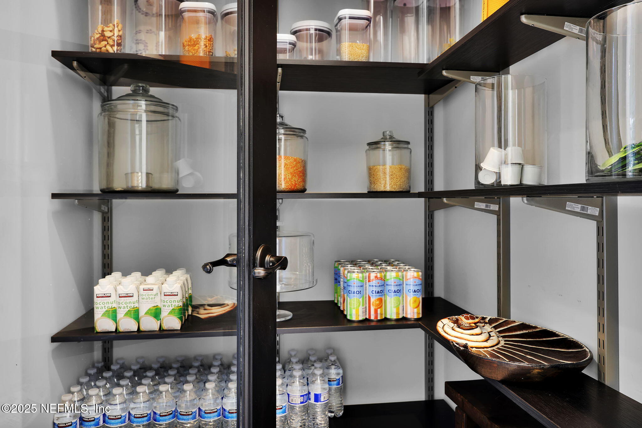 303 Gulfstream Way Ponte Vedra, FL 32081 - Photo 26 of 120 Custom Pantry