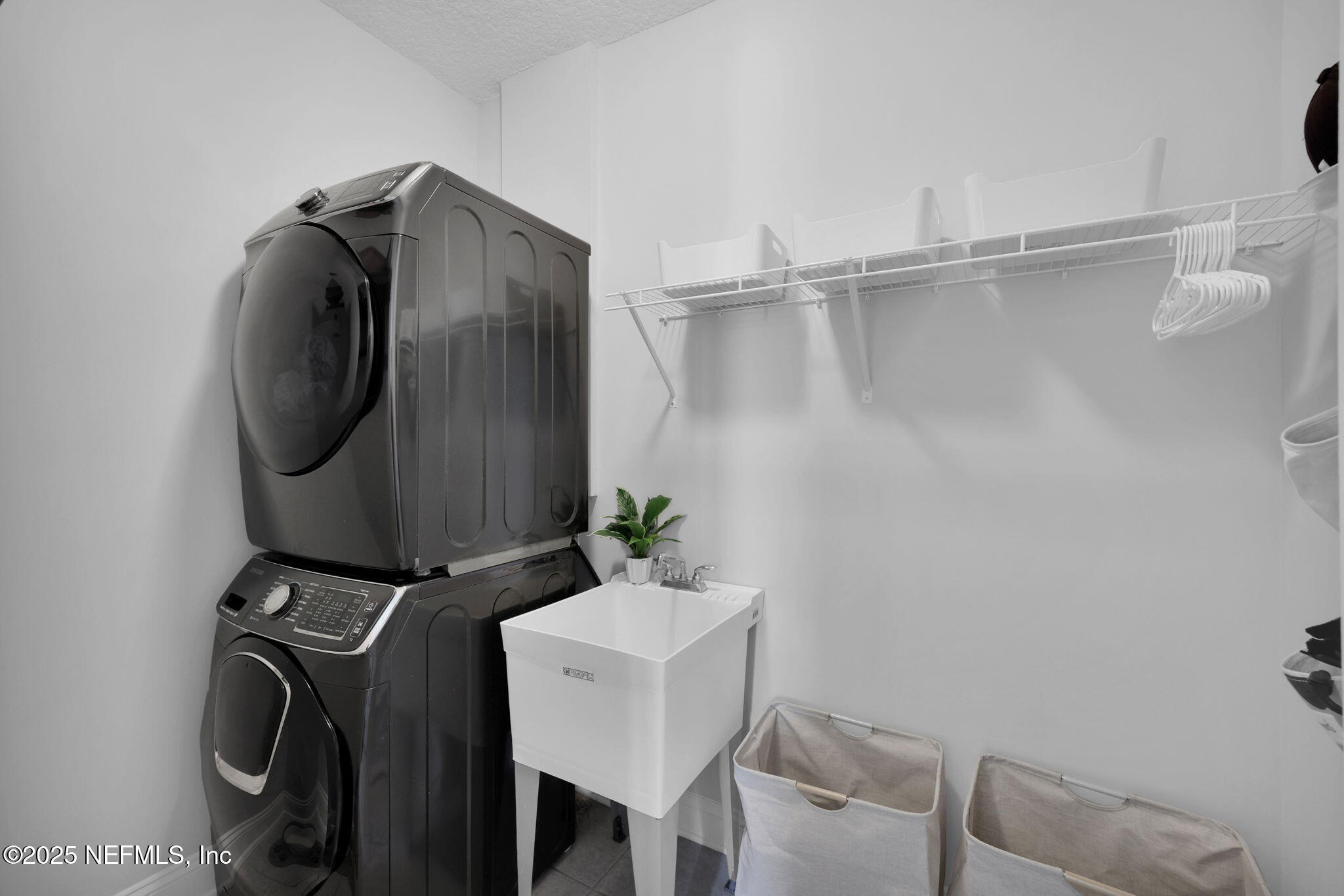 303 Gulfstream Way Ponte Vedra, FL 32081 - Photo 40 of 120 Laundry Room with laundry sink