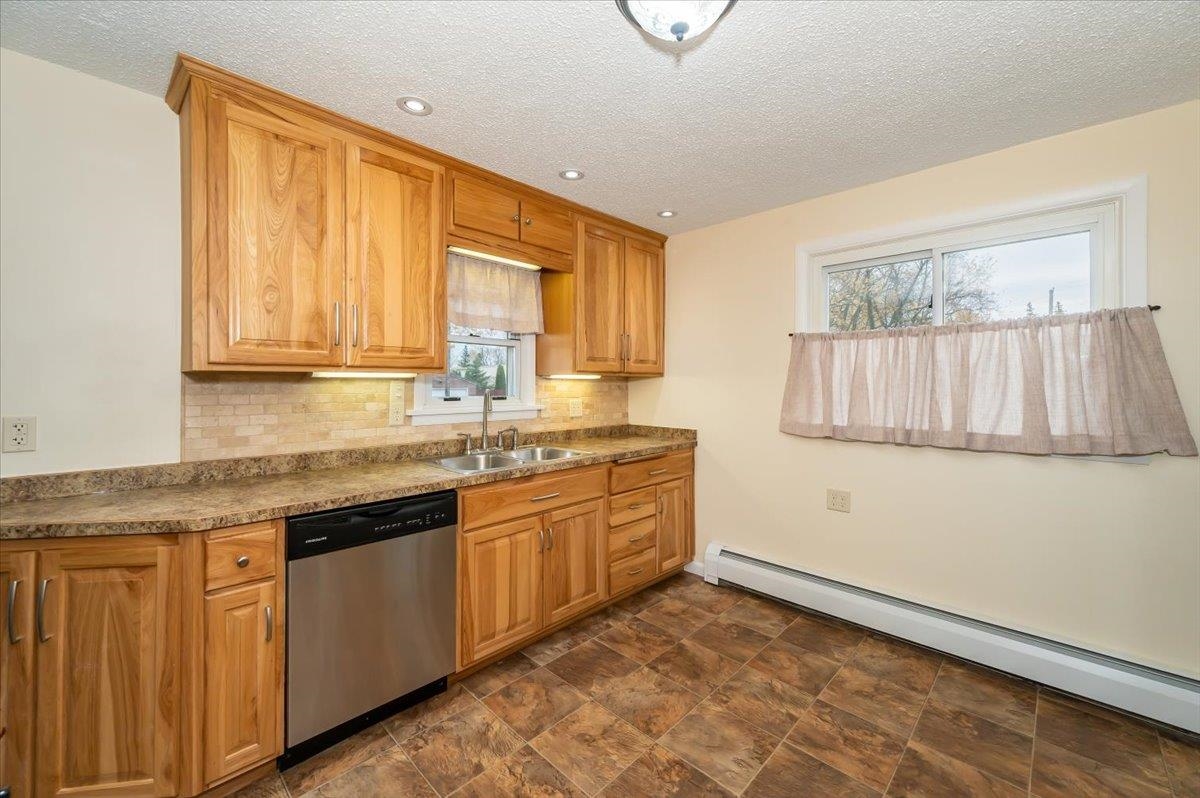 902 Winter Street Superior, WI 54880 - Photo 13 of 25