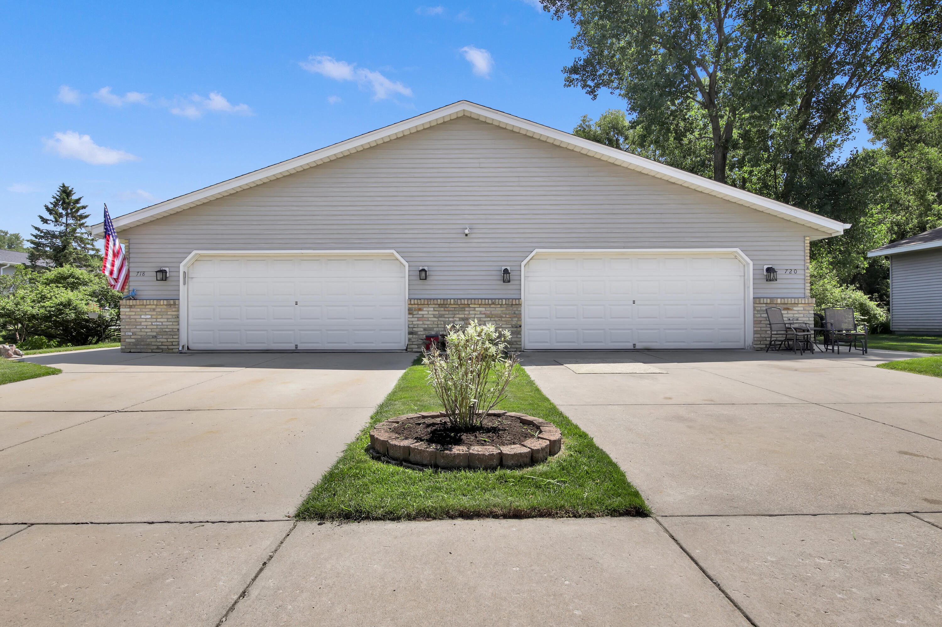 720 Timber Line Trail Hartford, WI 53027 - Photo 24 of 27 2 car garage
