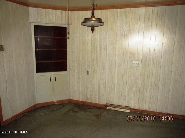 465 Antioch Road New Bern, NC 28560 - Photo 3 of 25 465 Antioch Mkt Breakfast Area