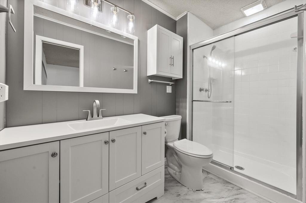 536 Robindale Lane Fairfield, TX 75840 - Photo 26 of 38 a bathroom with a sink a toilet and a mirror