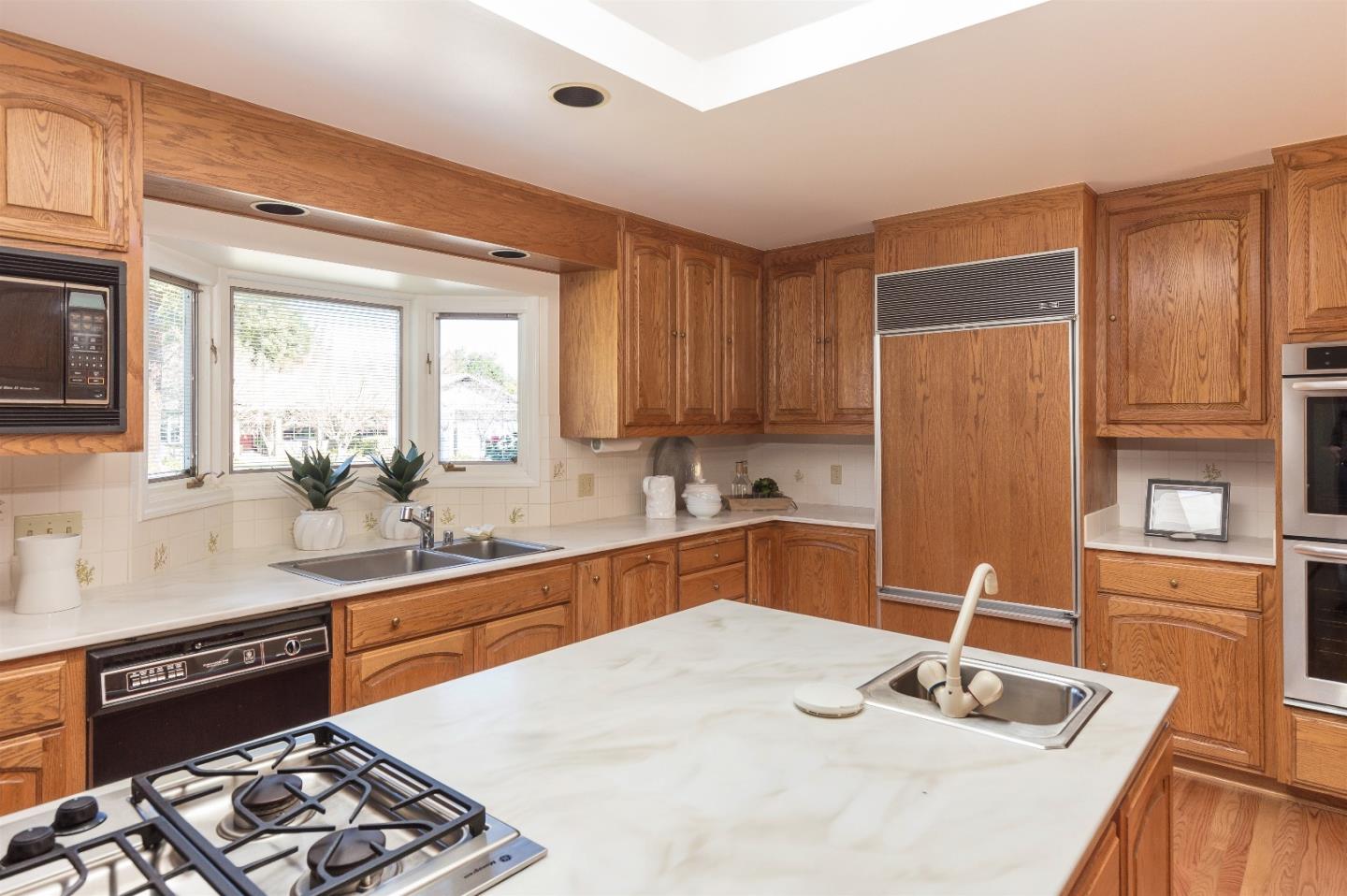 1270 Covington Road Los Altos, CA 94024 - Photo 7 of 27 Gallery Image 7