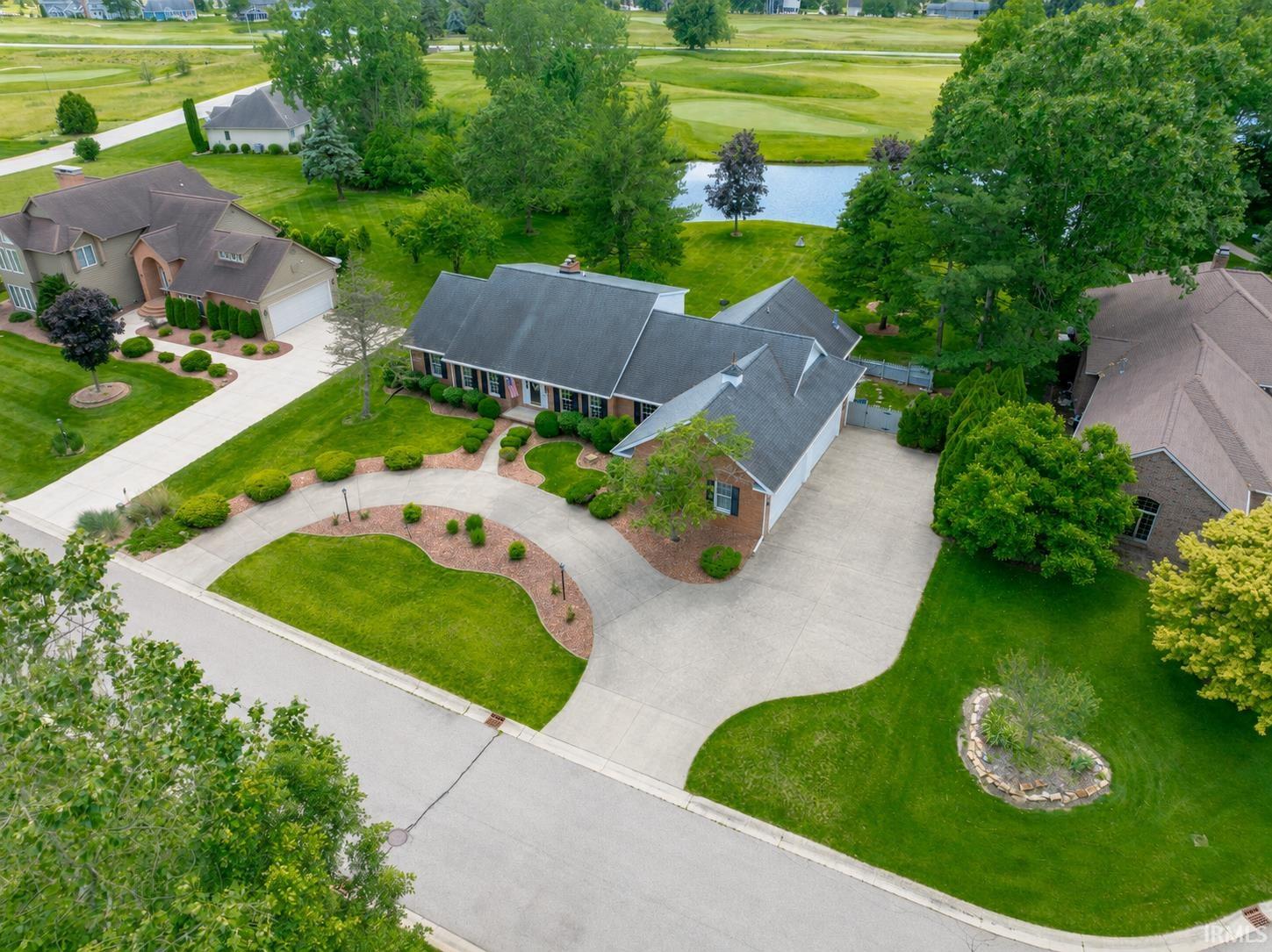 2817 East Prestwick Road Winona Lake, IN 46590 - Photo 3 of 36