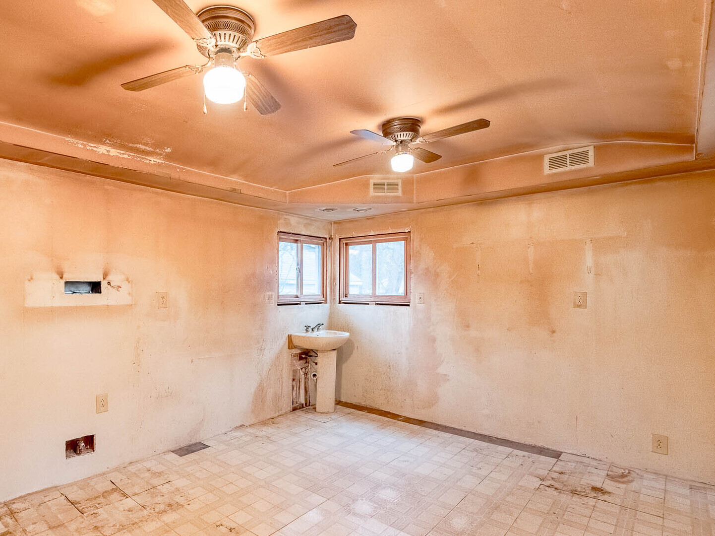 208 Independence Avenue Joliet, IL 60433 - Photo 5 of 8